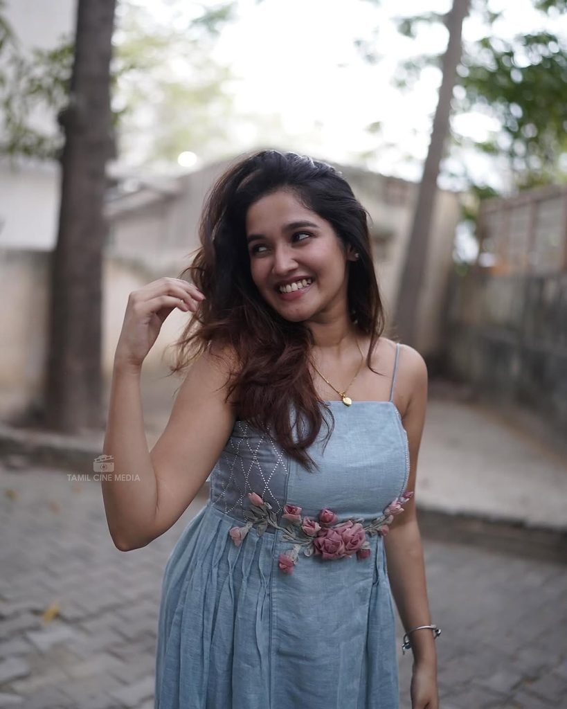 Anikha Surendran photos