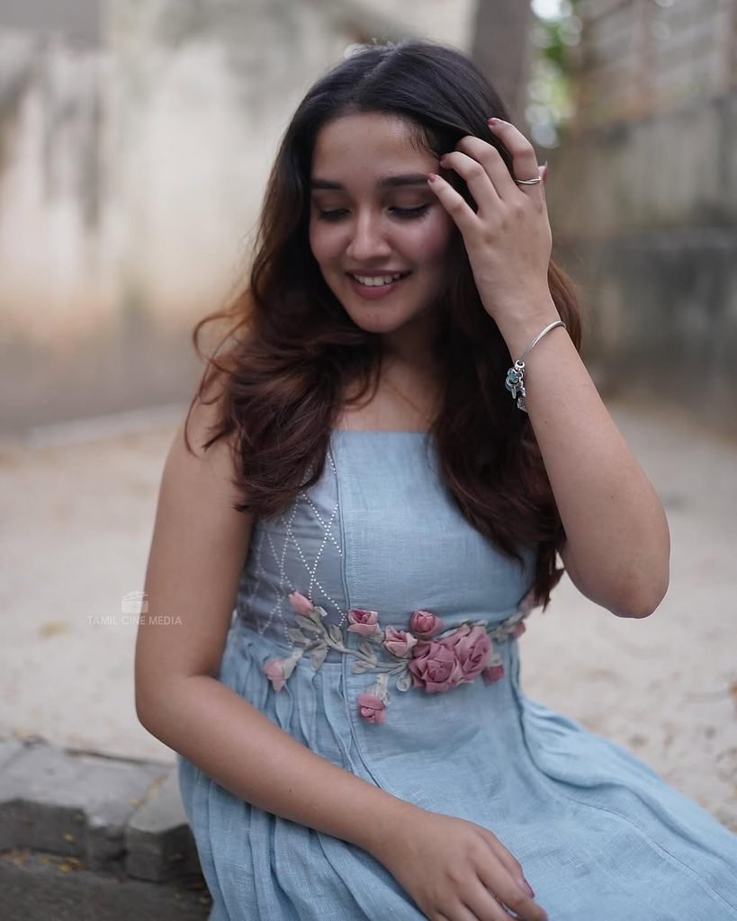 Anikha Surendran photos