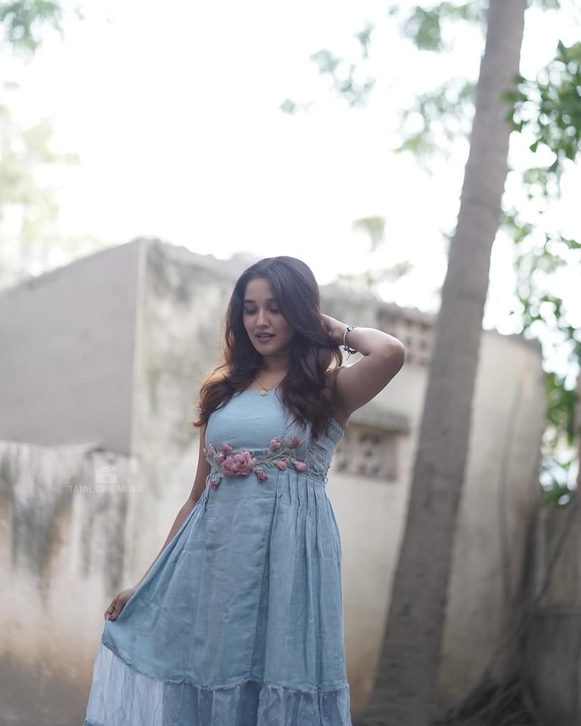 Anikha Surendran photos