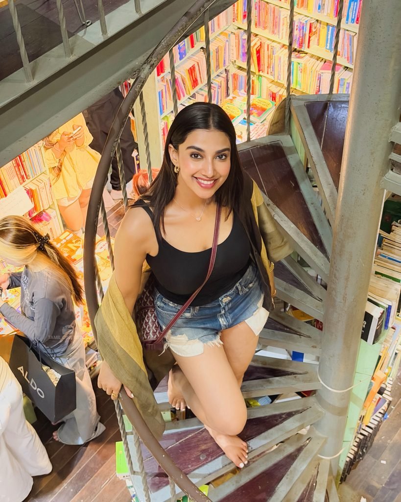 Tamil Actress Vietnam trip
