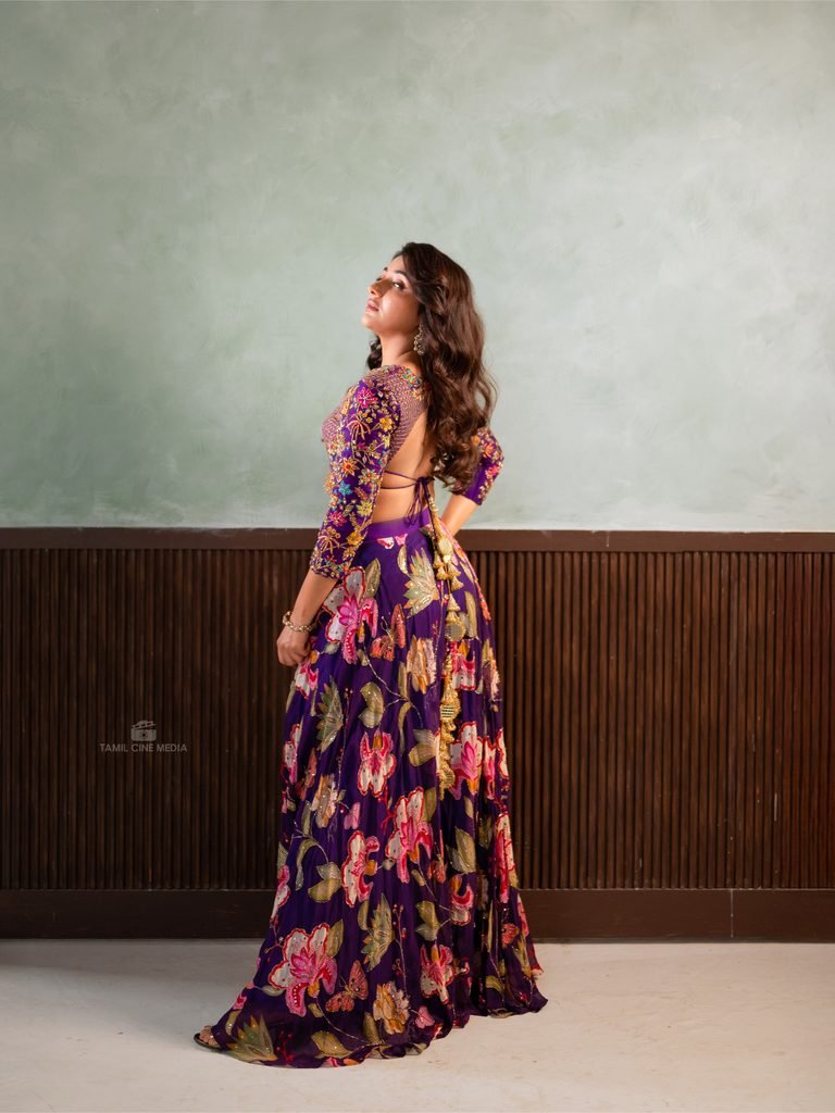 Mirnaa Menon glamour photos