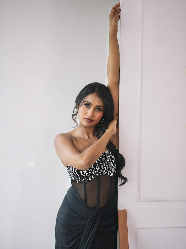 Poornima Ravi glamorous photos